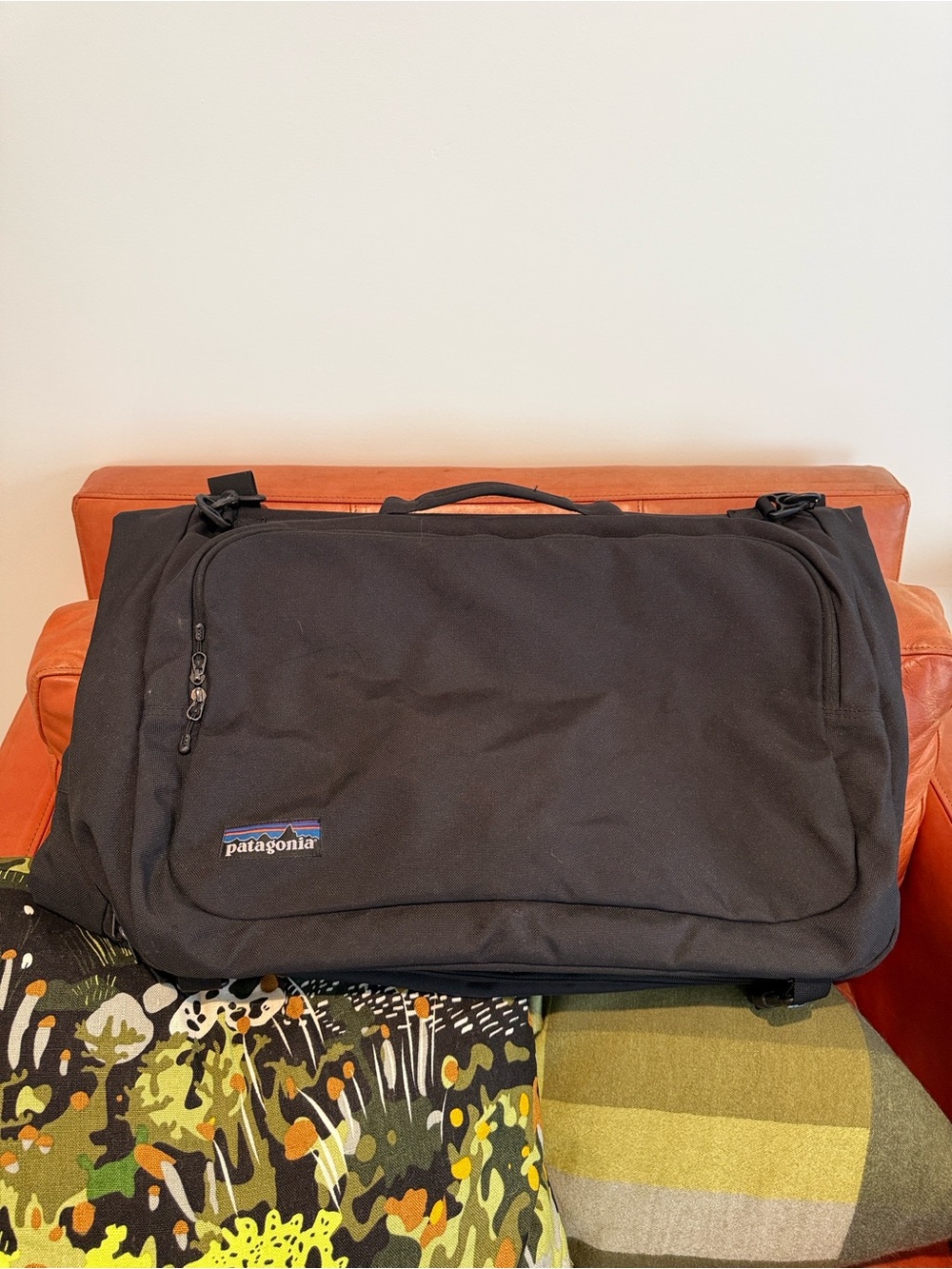 Patagonia Black Burrito Garment Bag with Padded Shoulder Strap